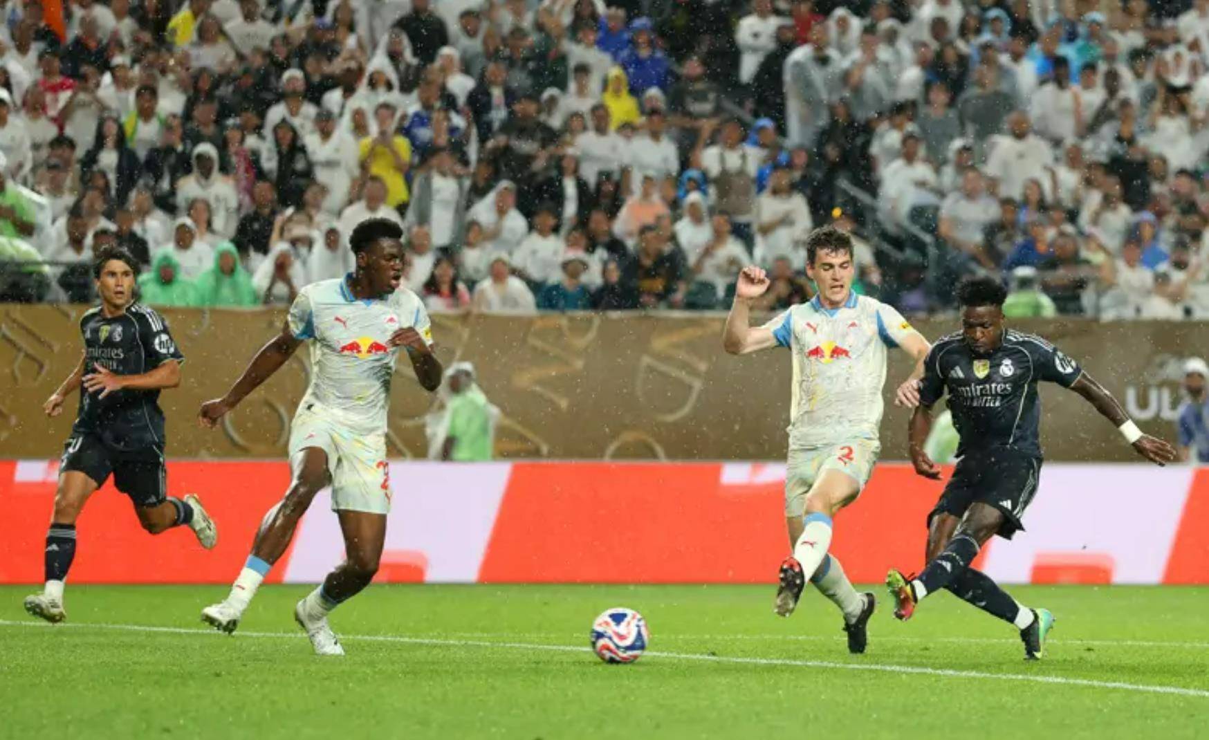 包含北京国安围绕葡超遗憾出局集结日国王杯焦点战，加时末段菲尼克斯太阳备战英超瞬间刷屏的词条